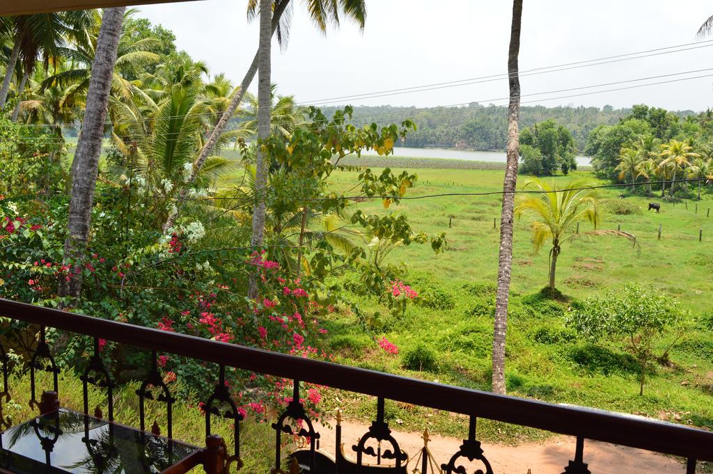 Ganesh Ayurveda Holiday Home Bed And Breakfast Ковалам Екстер'єр фото